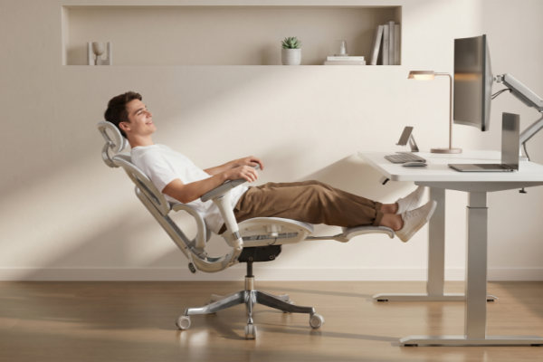 Journées de travail à 40°C en Europe : pourquoi les chaises de bureau deviennent un élément clé de la stratégie contre la chaleur