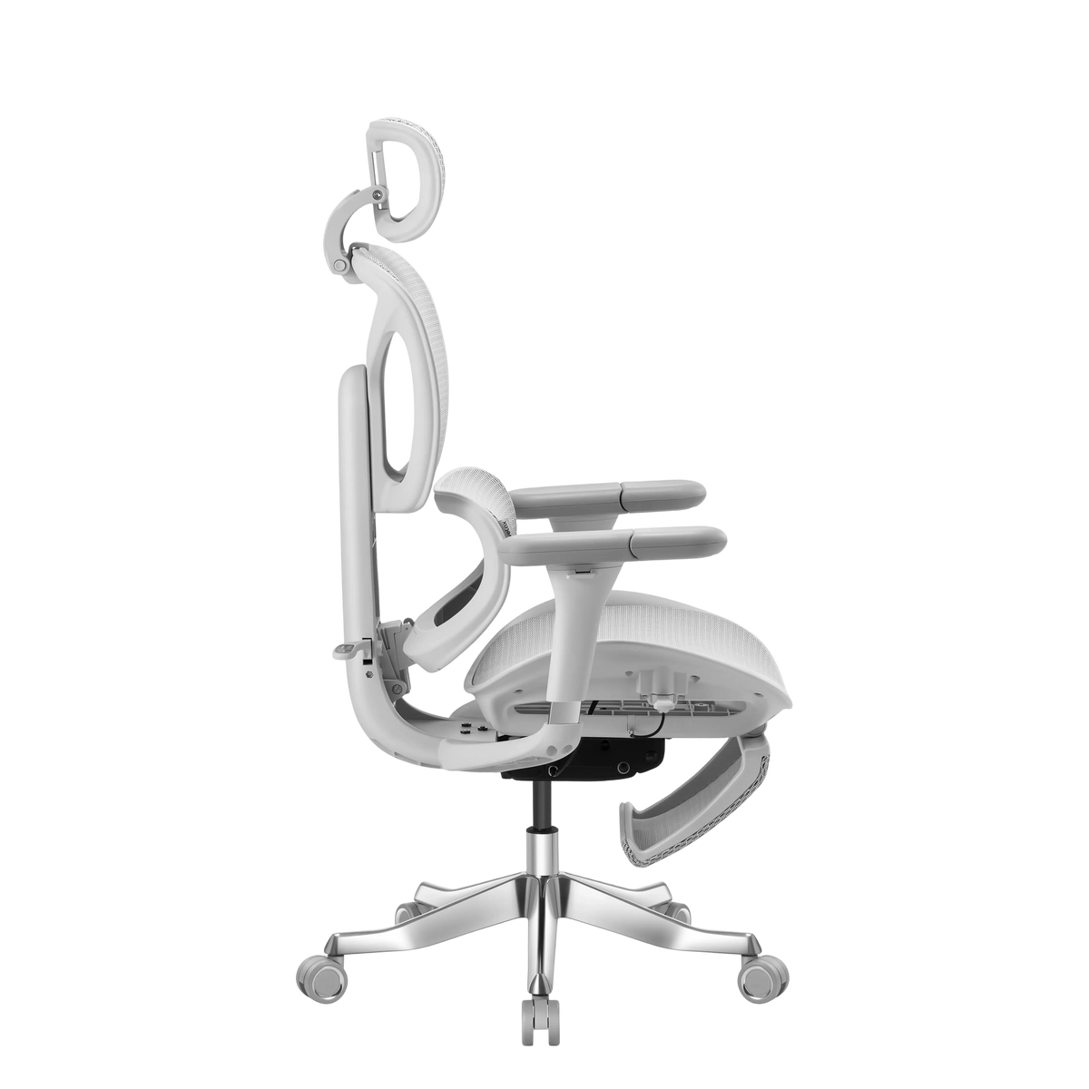 Chaise de bureau ergonomique en maille, accoudoirs réglables et base à roulettes.